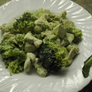 BROKKOLIS CSIRKEMELL Brokkolis tejszínes csirkemell